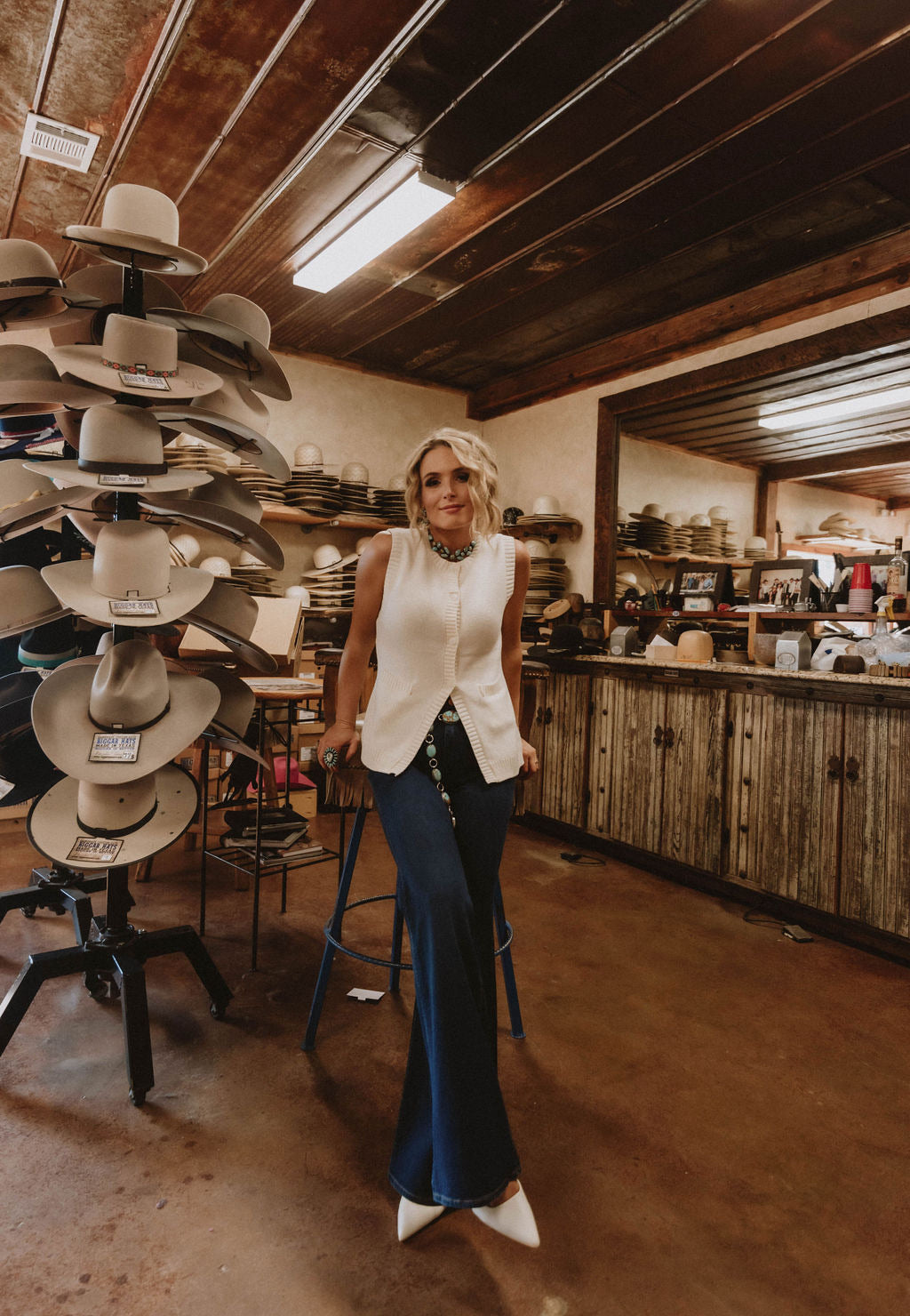 The Wrangler Wanderer 622 Dark Wash Flares