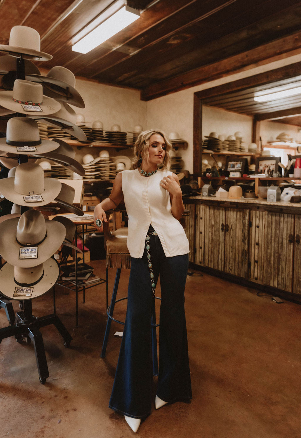 The Wrangler Wanderer 622 Dark Wash Flares