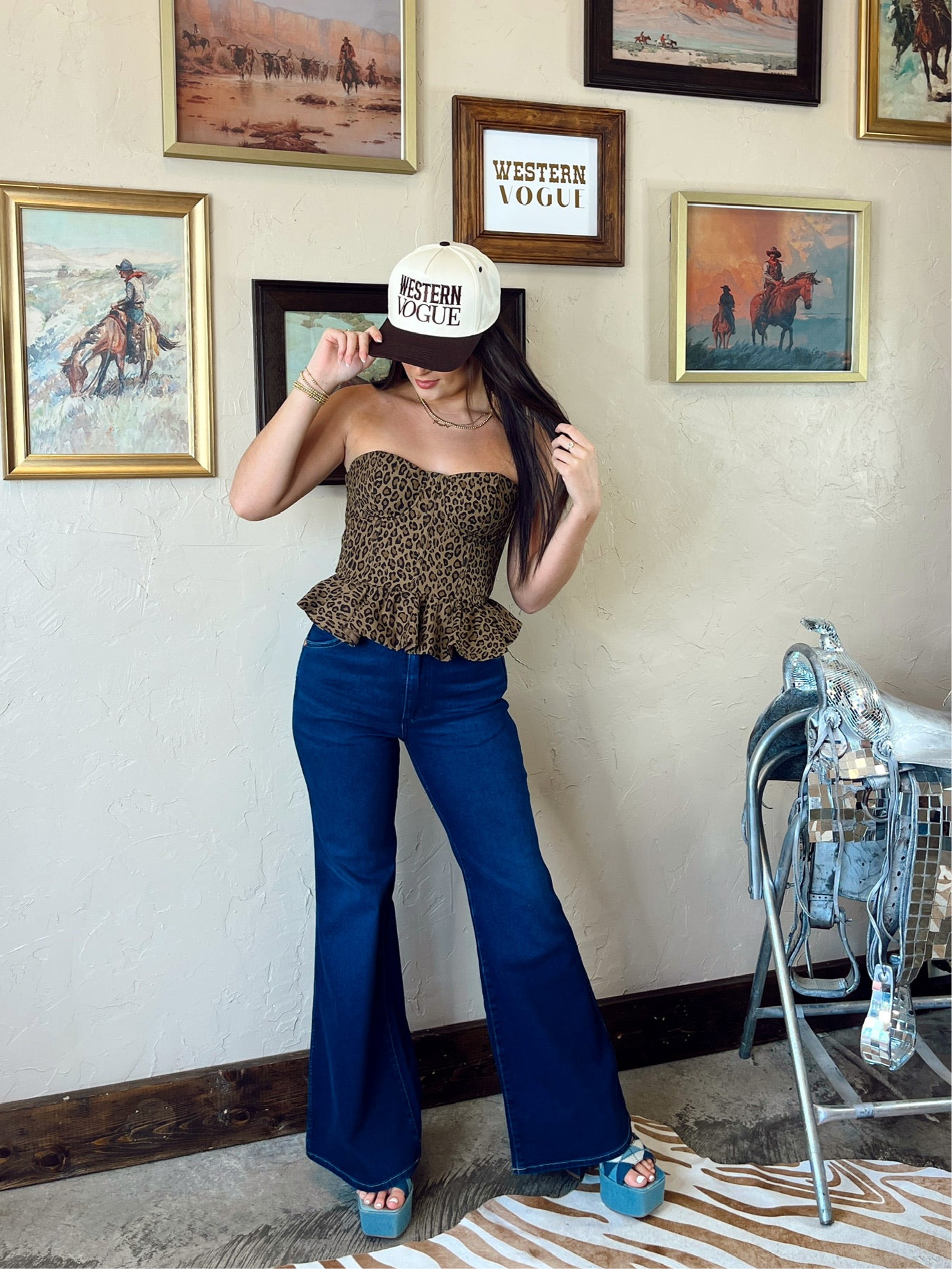 The Wrangler Wanderer 622 Dark Wash Flares