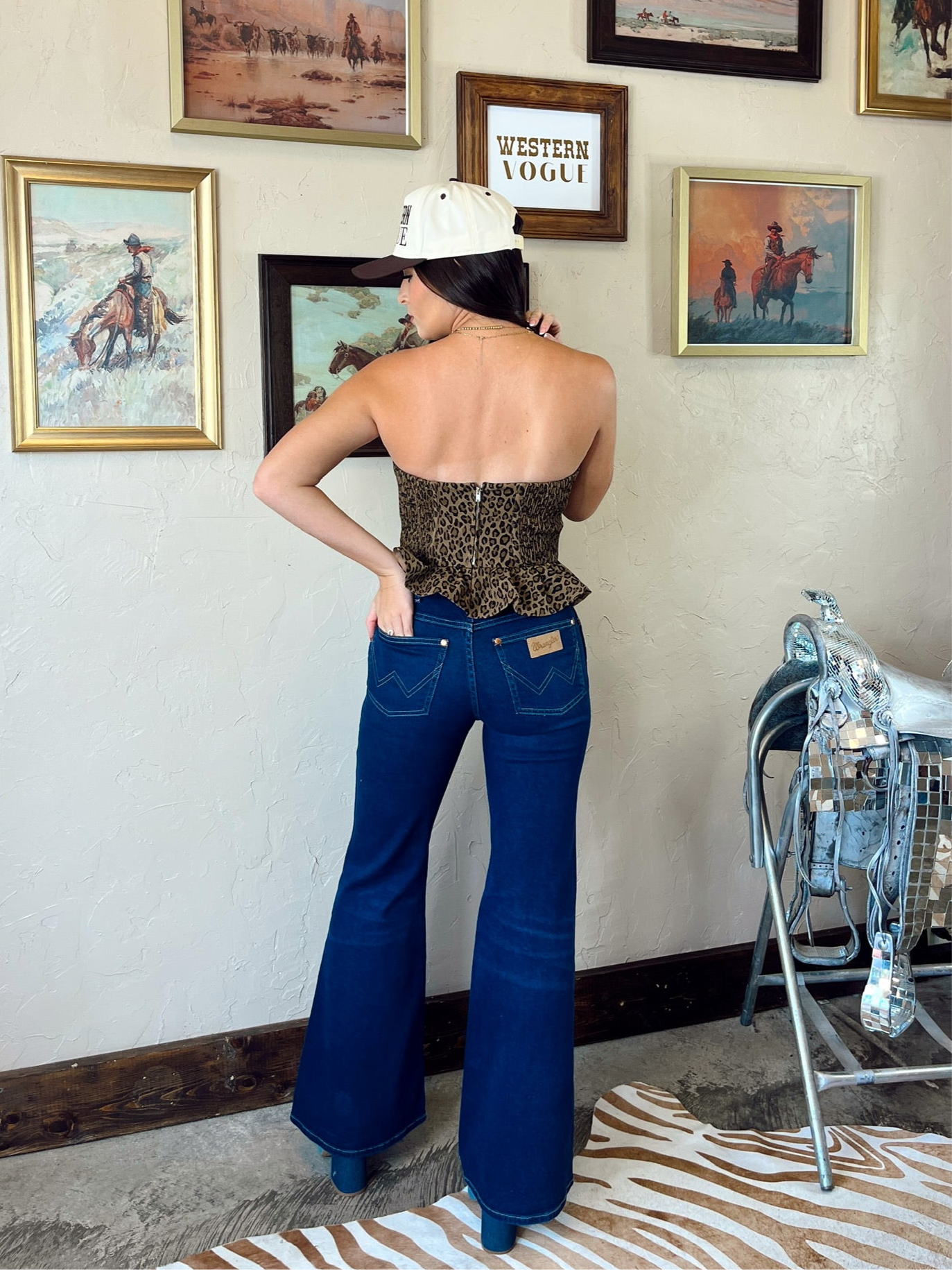 The Wrangler Wanderer 622 Dark Wash Flares