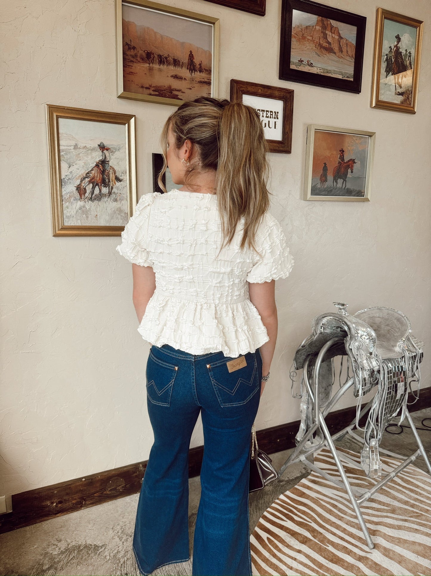 The Wrangler Wanderer 622 Dark Wash Flares