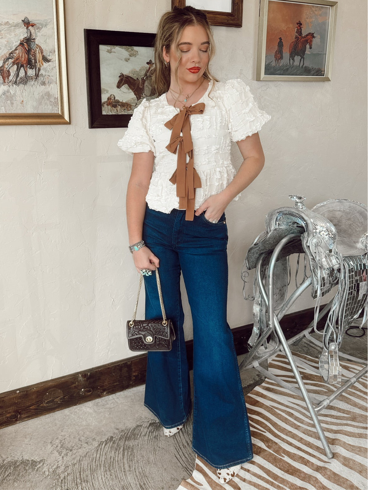 The Wrangler Wanderer 622 Dark Wash Flares