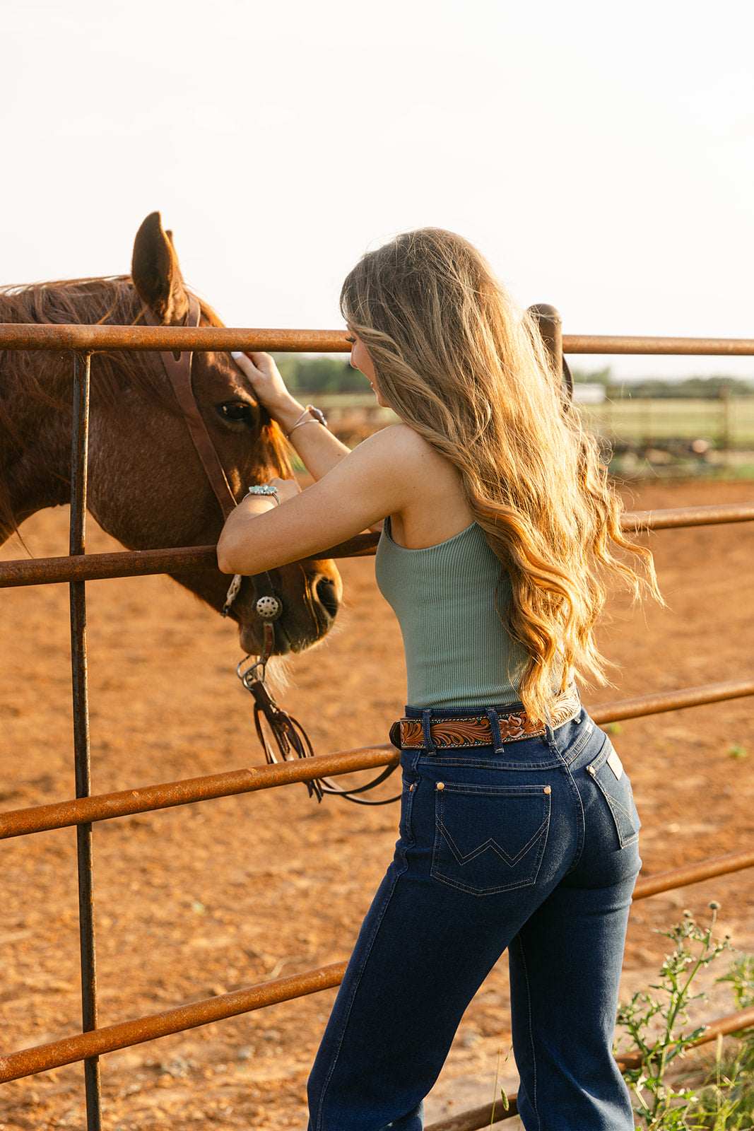 The Wrangler Wanderer 622 Dark Wash Flares